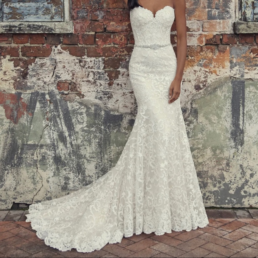 Brand NEW, Never worn wedding dress size 12. Rebecca Ingram/MaggieSottero 9RT825